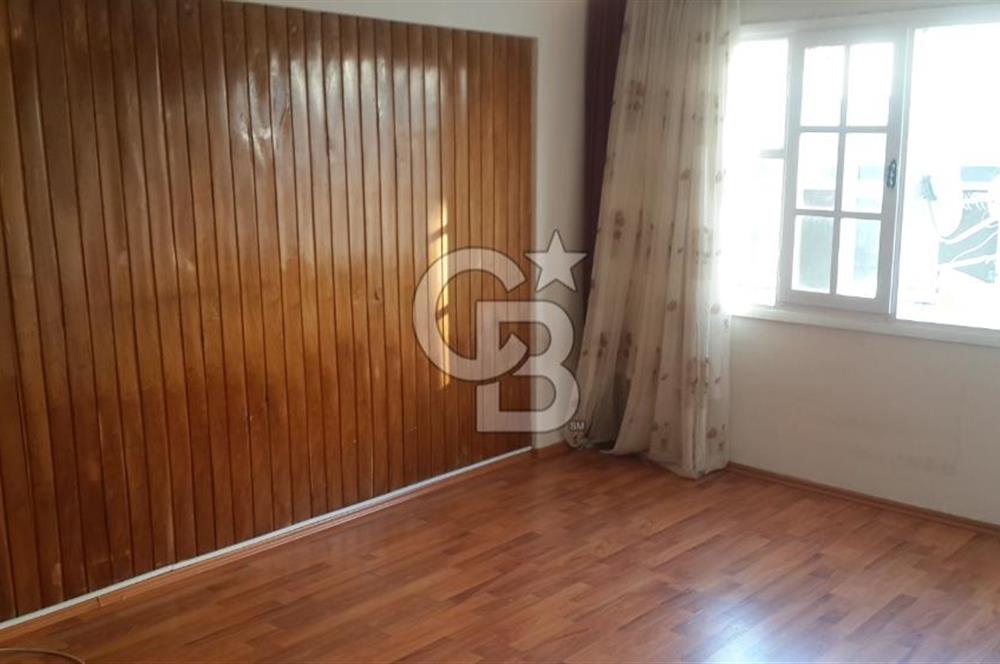 KARŞIYAKA ÇARŞININ GÖBEĞİNDE  2+1 KLASİK 80 m2 ARAKAT DAİRE