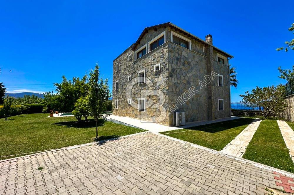Kuşadası Yaylaköy’de Full Deniz Manzaralı, Zeytinlik İçerisinde Satılık Özel Malikane