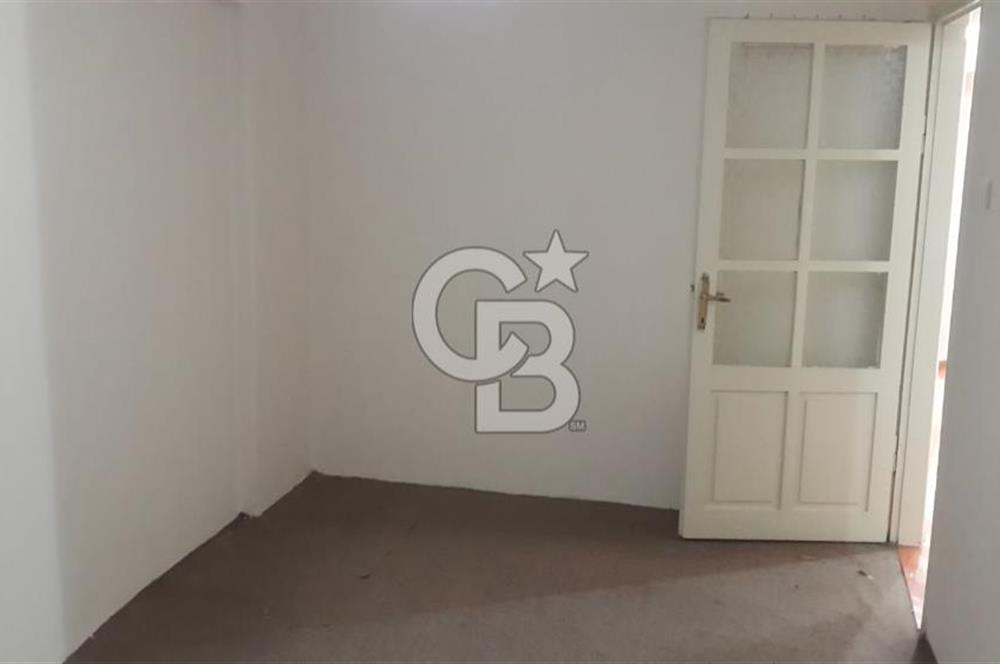 KARŞIYAKA ÇARŞININ GÖBEĞİNDE  2+1 KLASİK 80 m2 ARAKAT DAİRE