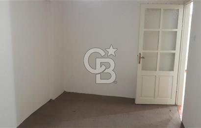 KARŞIYAKA ÇARŞININ GÖBEĞİNDE  2+1 KLASİK 80 m2 ARAKAT DAİRE