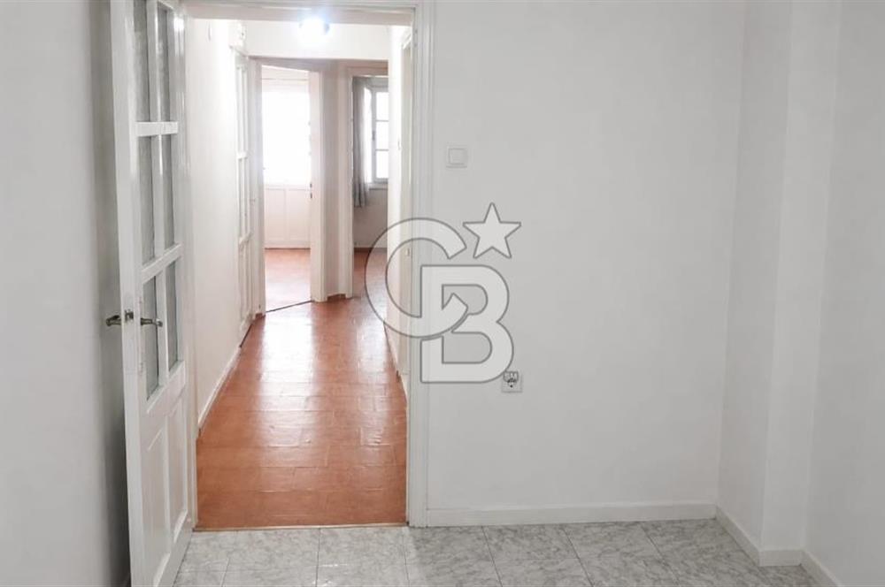 KARŞIYAKA ÇARŞININ GÖBEĞİNDE  2+1 KLASİK 80 m2 ARAKAT DAİRE