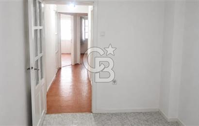 KARŞIYAKA ÇARŞININ GÖBEĞİNDE  2+1 KLASİK 80 m2 ARAKAT DAİRE