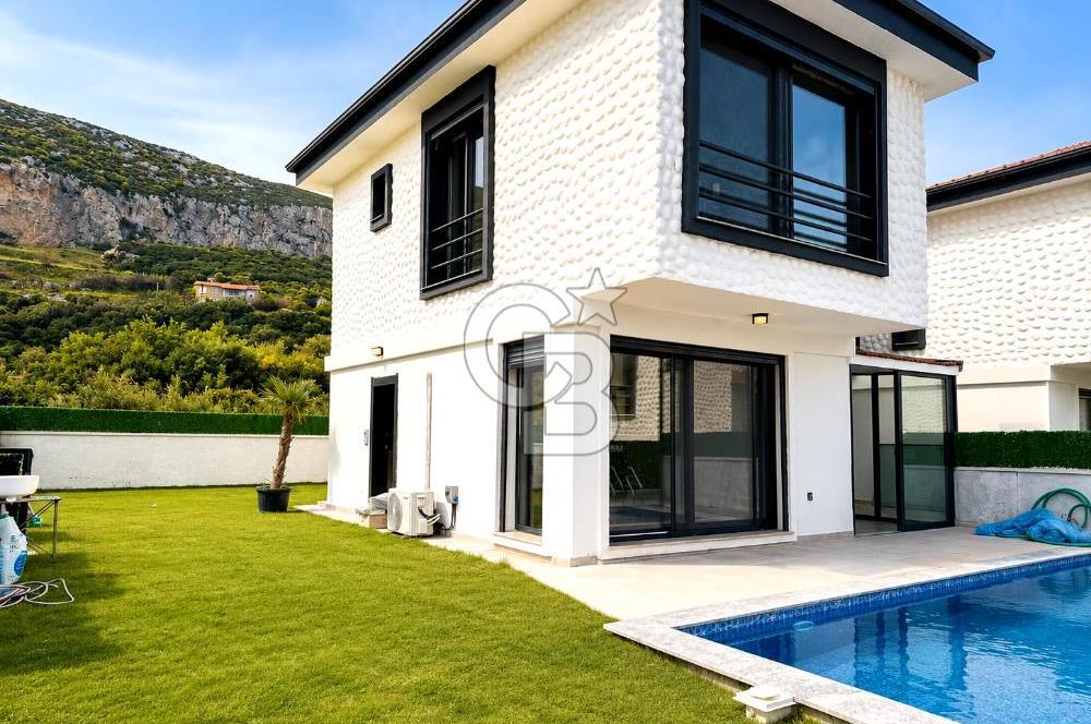 Karaburun Bözköy'de 3+1 Satılık Havuzlu Villa