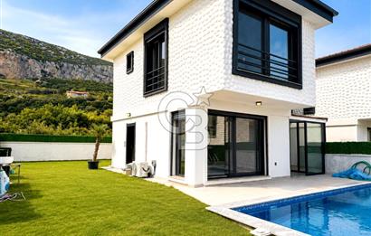 Karaburun Bözköy'de 3+1 Satılık Havuzlu Villa