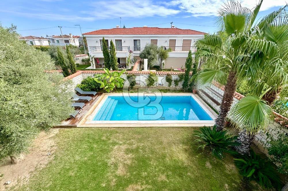 Alaçatı Göbenede 7+1 Müstakil Havuzlu Lüks Kiralık Villa