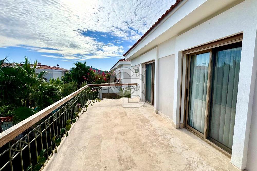 Alaçatı Göbenede 7+1 Müstakil Havuzlu Lüks Kiralık Villa