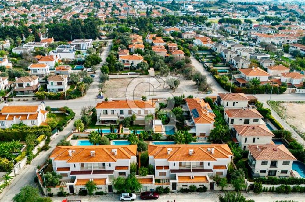 Alaçatı Göbenede 7+1 Müstakil Havuzlu Lüks Kiralık Villa