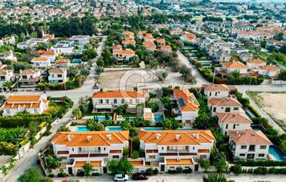 Alaçatı Göbenede 7+1 Müstakil Havuzlu Lüks Kiralık Villa