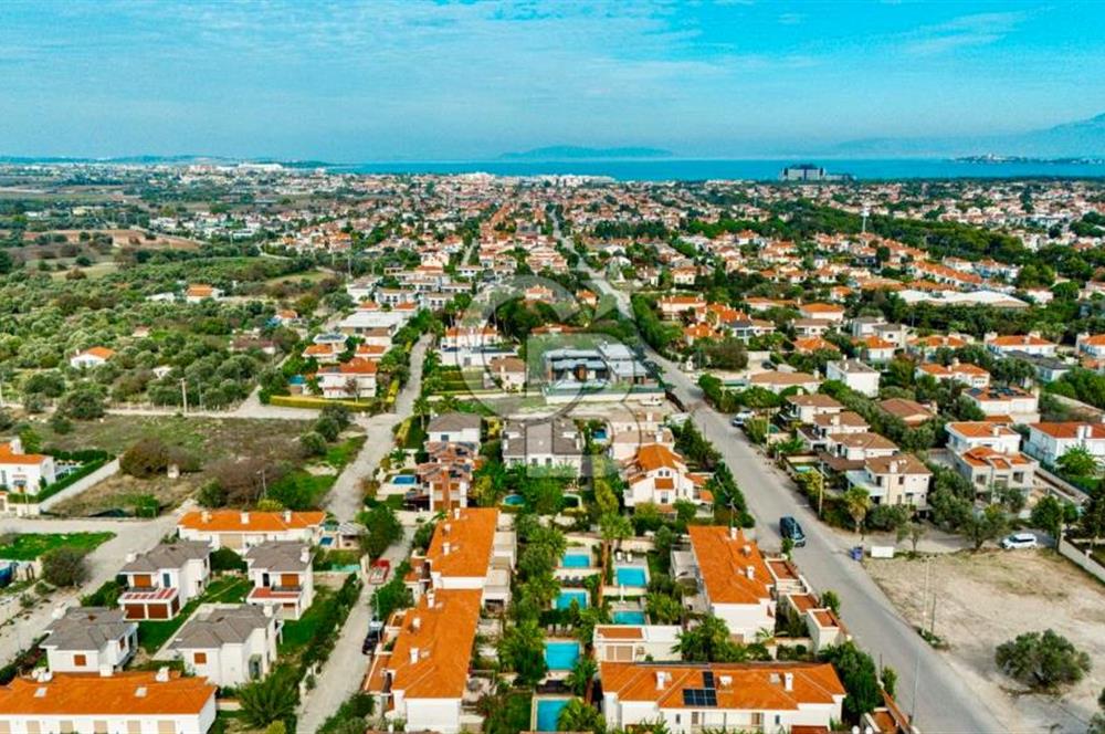 Alaçatı Göbenede 7+1 Müstakil Havuzlu Lüks Kiralık Villa