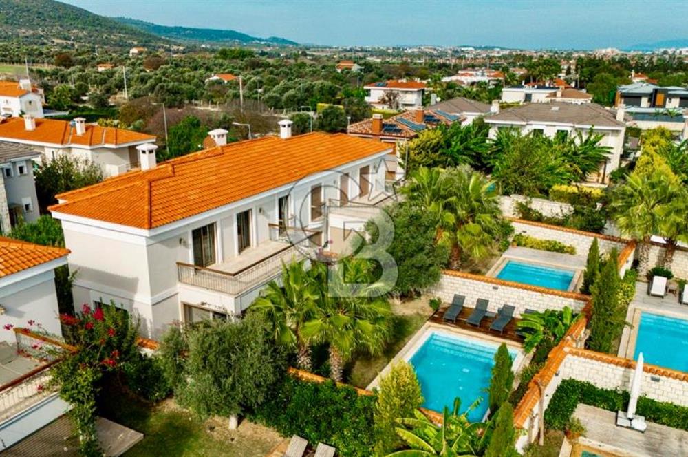 Alaçatı Göbenede 7+1 Müstakil Havuzlu Lüks Kiralık Villa