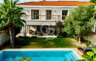 Alaçatı Göbenede 7+1 Müstakil Havuzlu Lüks Kiralık Villa