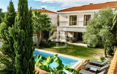 Alaçatı Göbenede 7+1 Müstakil Havuzlu Lüks Kiralık Villa