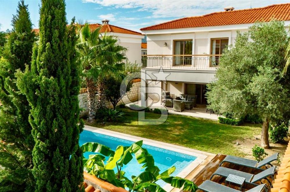 Alaçatı Göbenede 7+1 Müstakil Havuzlu Lüks Kiralık Villa
