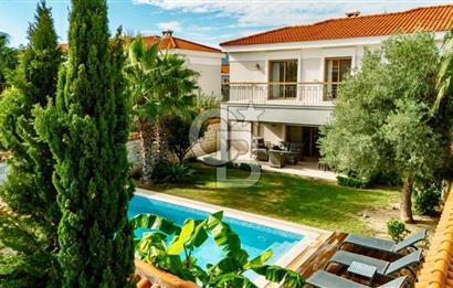 Alaçatı Göbenede 7+1 Müstakil Havuzlu Lüks Kiralık Villa