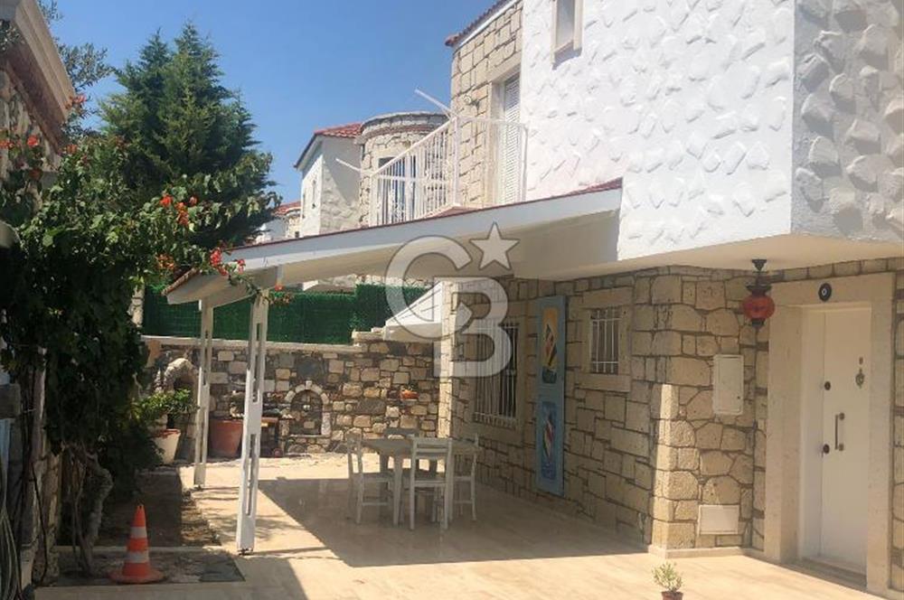  Alaçatı Hacımemişte Tek Müstakil Havuzlu 3+1 Kiralık Taş Villa