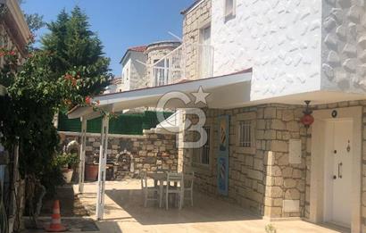  Alaçatı Hacımemişte Tek Müstakil Havuzlu 3+1 Kiralık Taş Villa