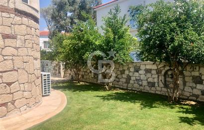  Alaçatı Hacımemişte Tek Müstakil Havuzlu 3+1 Kiralık Taş Villa