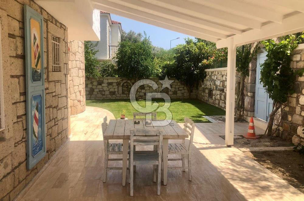  Alaçatı Hacımemişte Tek Müstakil Havuzlu 3+1 Kiralık Taş Villa