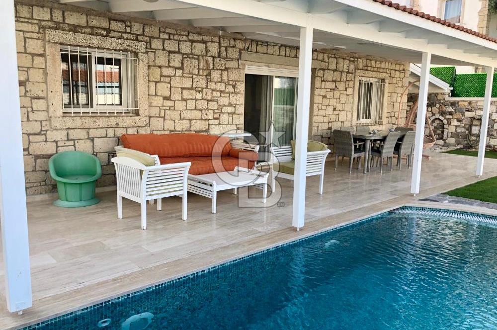  Alaçatı Hacımemişte Tek Müstakil Havuzlu 3+1 Kiralık Taş Villa