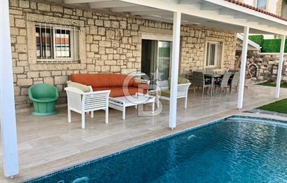  Alaçatı Hacımemişte Tek Müstakil Havuzlu 3+1 Kiralık Taş Villa