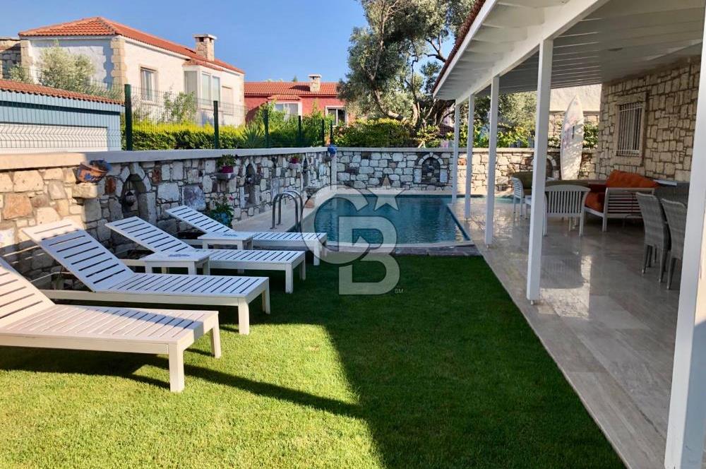  Alaçatı Hacımemişte Tek Müstakil Havuzlu 3+1 Kiralık Taş Villa