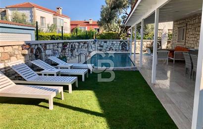  Alaçatı Hacımemişte Tek Müstakil Havuzlu 3+1 Kiralık Taş Villa