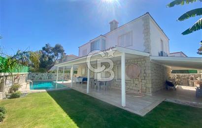  Alaçatı Hacımemişte Tek Müstakil Havuzlu 3+1 Kiralık Taş Villa