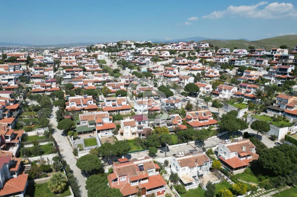 Seferihisar Akarca'da Panoramik Deniz Manzaralı 3+1 Villa