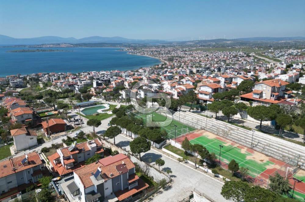 Seferihisar Akarca'da Panoramik Deniz Manzaralı 3+1 Villa