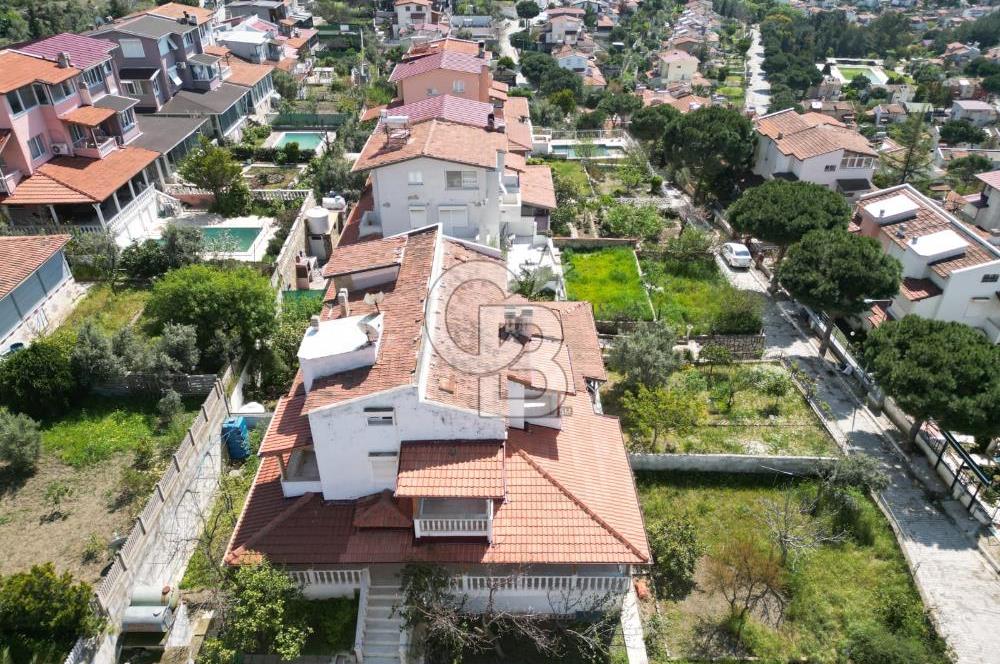 Seferihisar Akarca'da Panoramik Deniz Manzaralı 3+1 Villa