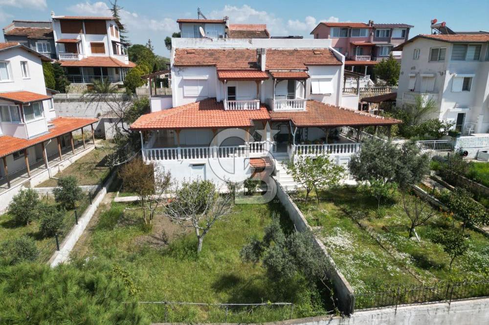 Seferihisar Akarca'da Panoramik Deniz Manzaralı 3+1 Villa