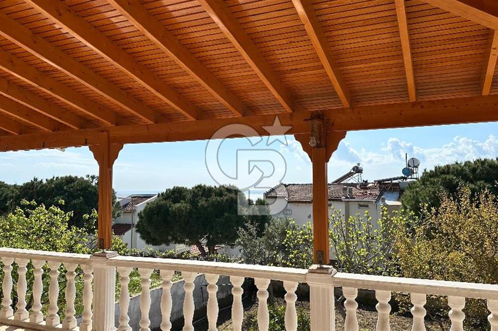 Seferihisar Akarca'da Panoramik Deniz Manzaralı 3+1 Villa