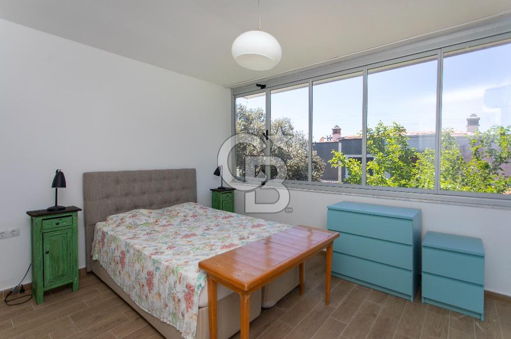 Foça Uluca Sitesinde Satılık Bahçeli 4+1 Villa