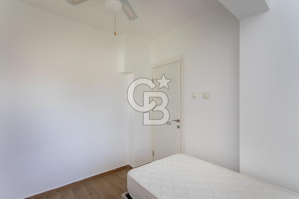 Foça Uluca Sitesinde Satılık Bahçeli 4+1 Villa