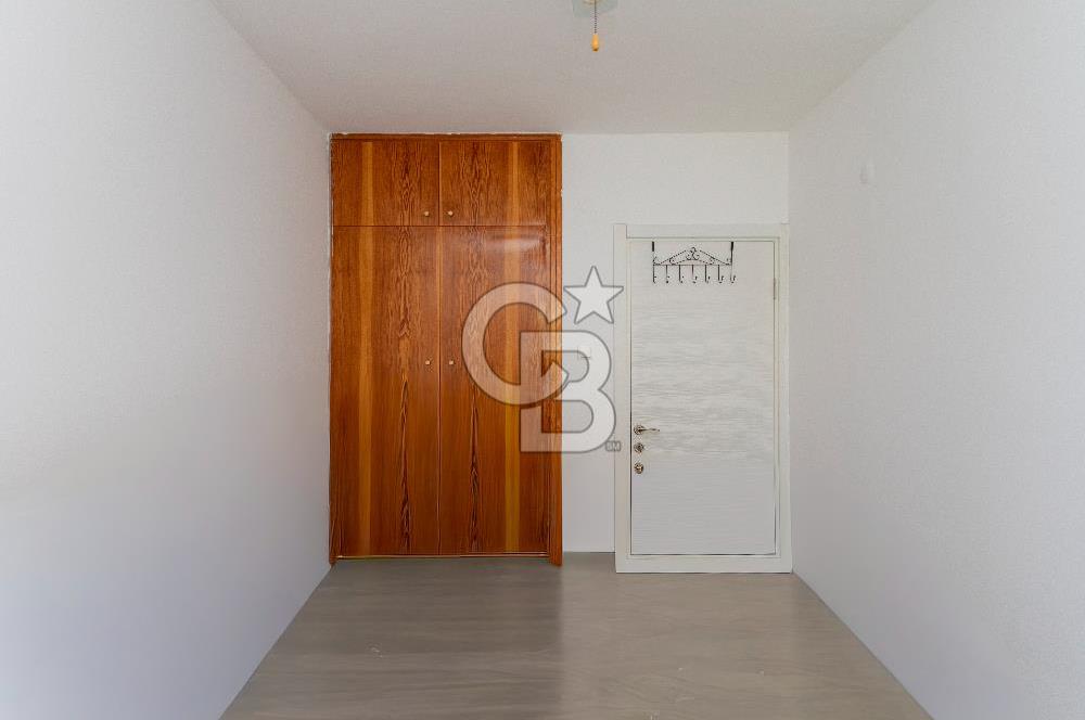 Foça Uluca Sitesinde Satılık Bahçeli 4+1 Villa