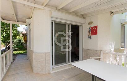 Foça Uluca Sitesinde Satılık Bahçeli 4+1 Villa