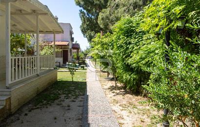 Foça Uluca Sitesinde Satılık Bahçeli 4+1 Villa