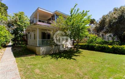 Foça Uluca Sitesinde Satılık Bahçeli 4+1 Villa