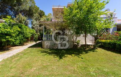 Foça Uluca Sitesinde Satılık Bahçeli 4+1 Villa
