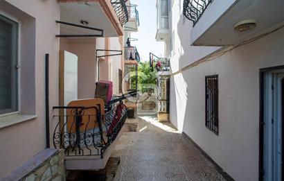 Foça Fevzipaşa Mah. Merkezi Konumda Satılık 2+1 Daire