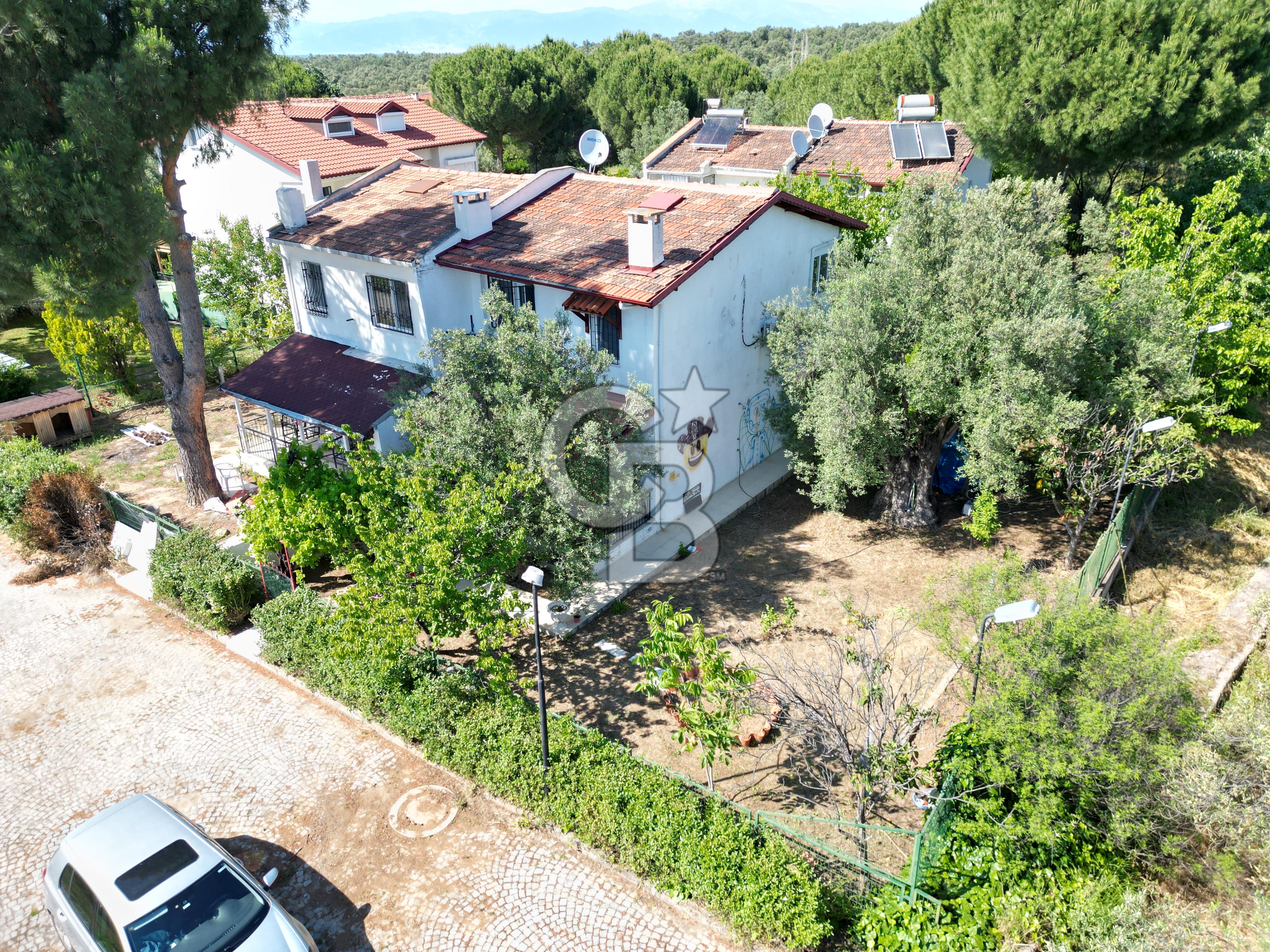               Ayvalık Sahilkent Mahallesi’nde Site İçerisinde Bahçeli Villa