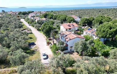               Ayvalık Sahilkent Mahallesi’nde Site İçerisinde Bahçeli Villa