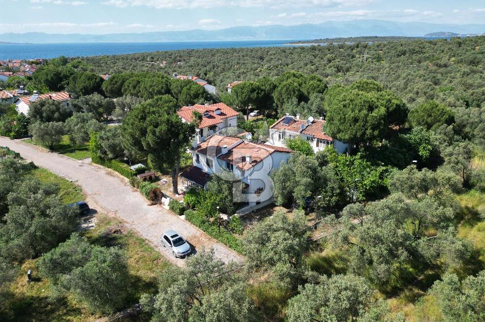               Ayvalık Sahilkent Mahallesi’nde Site İçerisinde Bahçeli Villa