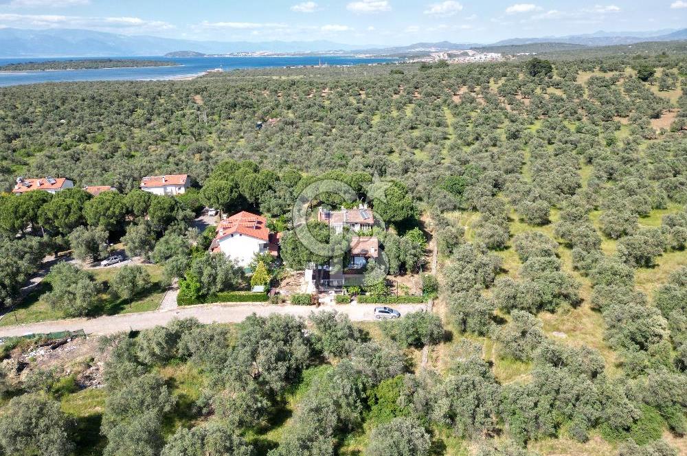               Ayvalık Sahilkent Mahallesi’nde Site İçerisinde Bahçeli Villa