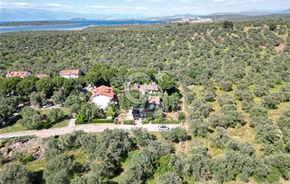               Ayvalık Sahilkent Mahallesi’nde Site İçerisinde Bahçeli Villa