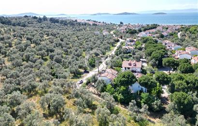              Ayvalık Sahilkent Mahallesi’nde Site İçerisinde Bahçeli Villa