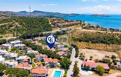 Foça Uluca Sitesinde Satılık Bahçeli 4+1 Villa