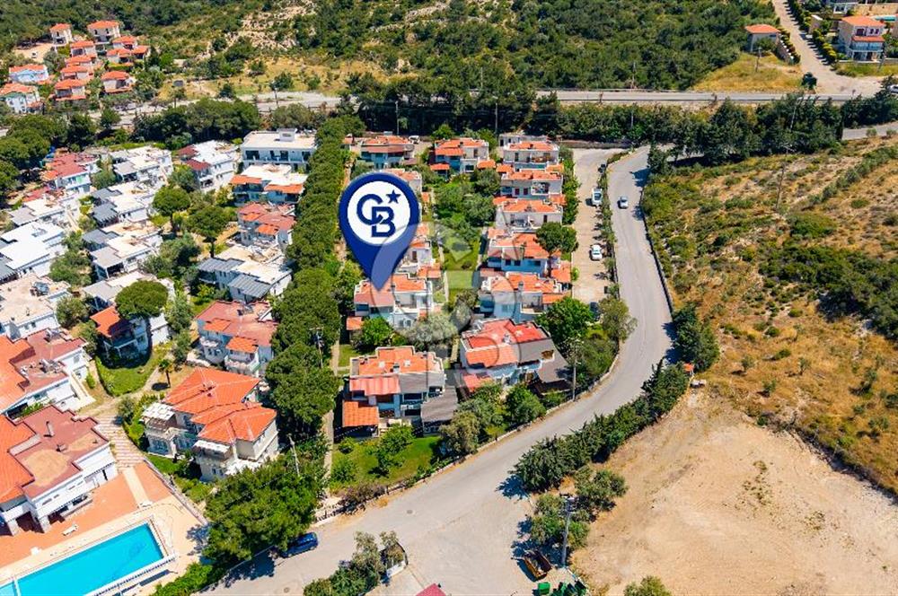 Foça Uluca Sitesinde Satılık Bahçeli 4+1 Villa