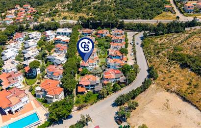 Foça Uluca Sitesinde Satılık Bahçeli 4+1 Villa