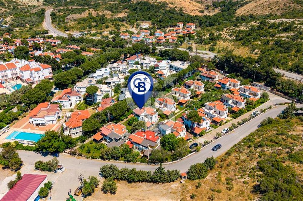 Foça Uluca Sitesinde Satılık Bahçeli 4+1 Villa
